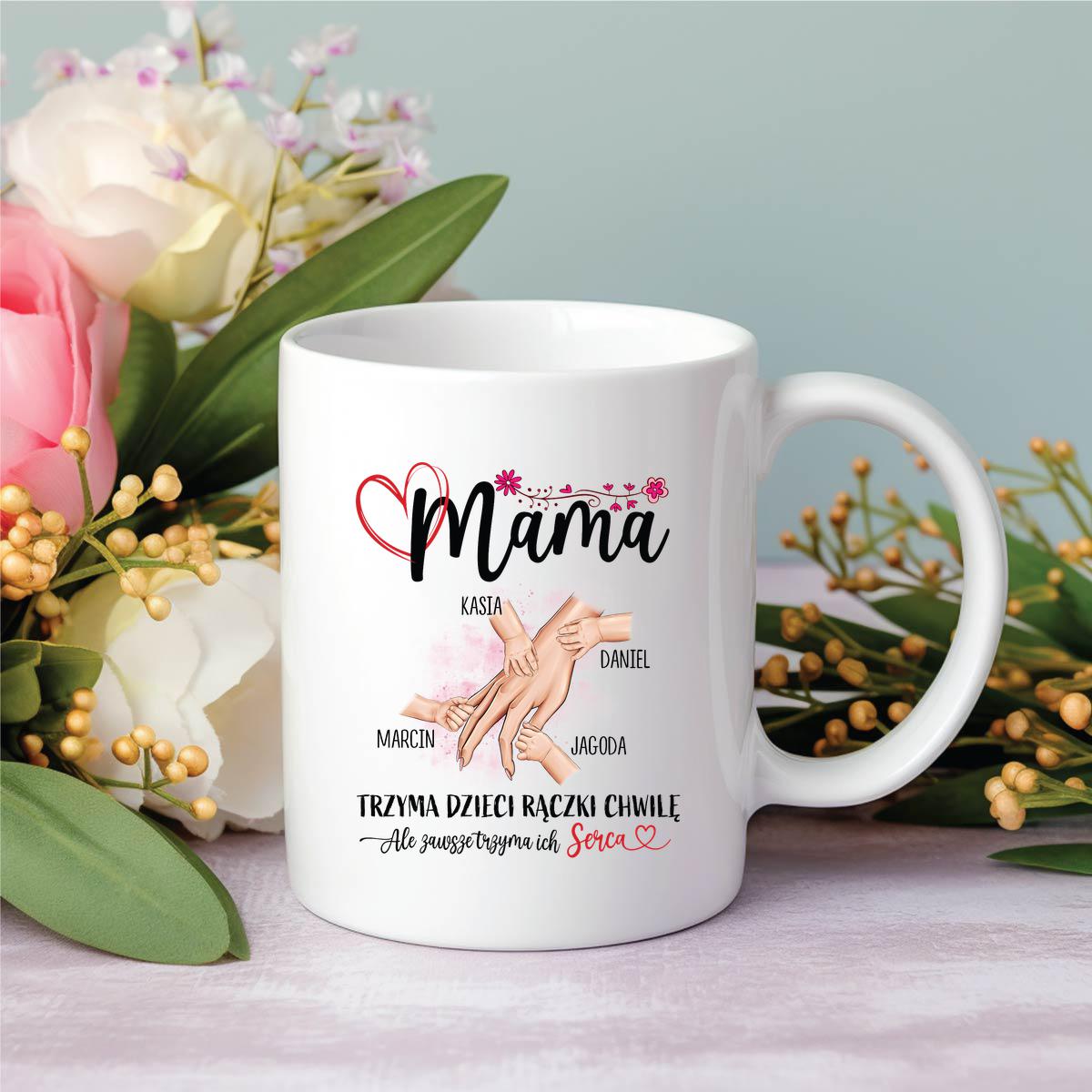 Mama- trzyma dzieci rączki chwilę - kubek