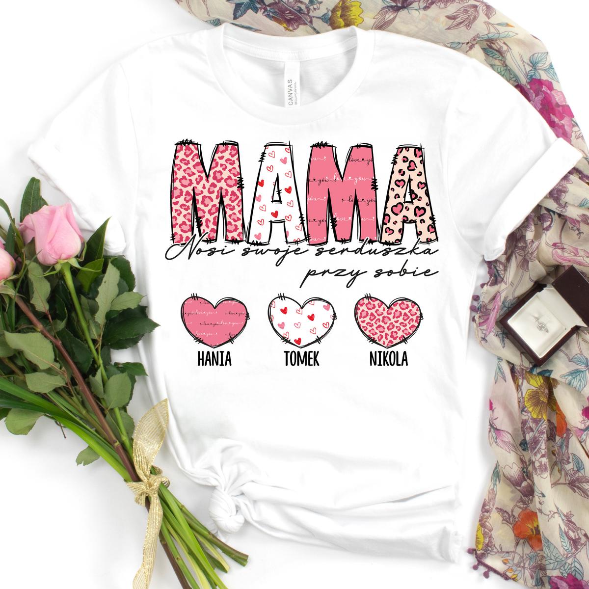 Mama - serduszka przy sobie